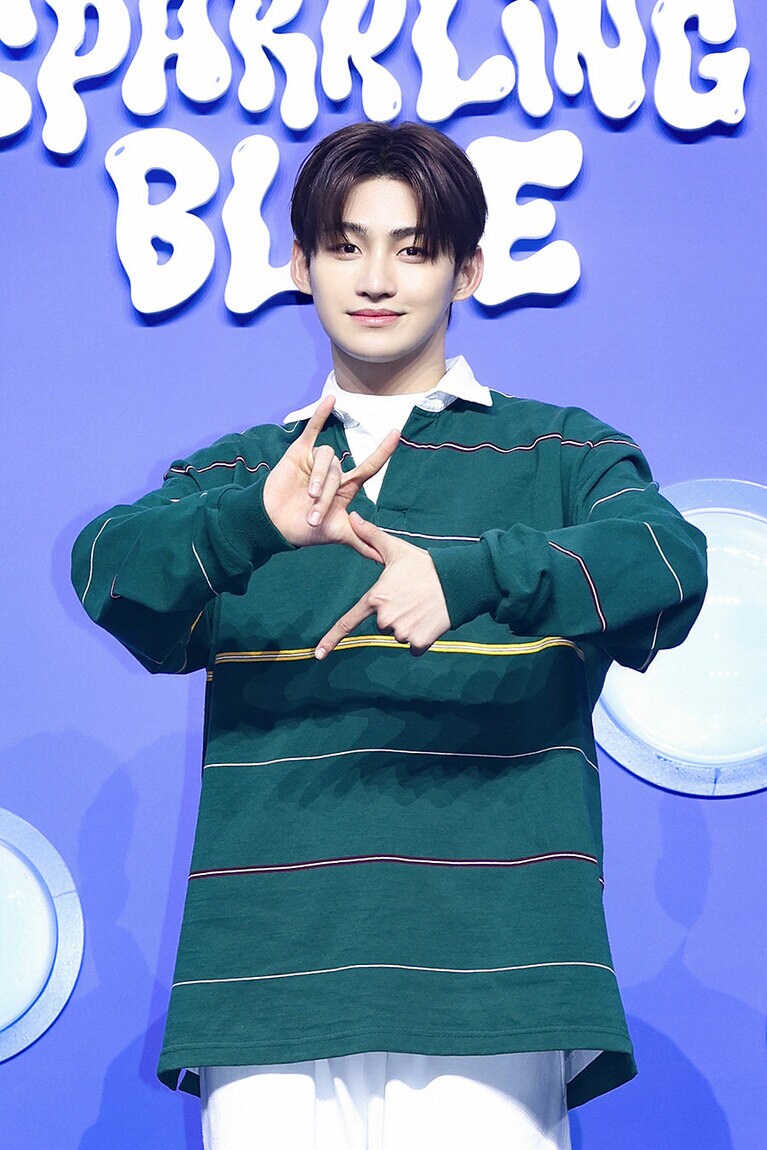 JIHOON。（P）＆（C） PLEDIS Entertainment