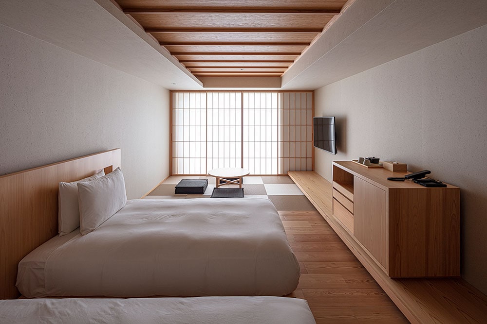 客室の一例「テラスバスツイン」。©浅川敏