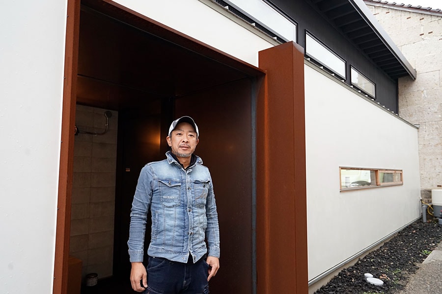 鉄作家・澤田健勝さん。同世代の作家たちから刺激を受けるという岩瀬地区での活躍が楽しみだ。