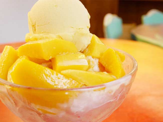 クオリティの高いマンゴーを味わえる「芒果抱抱」。トッピングのアイスクリームはシングル、ダブルと数が選べて、料金はシングル200元、ダブル260元。