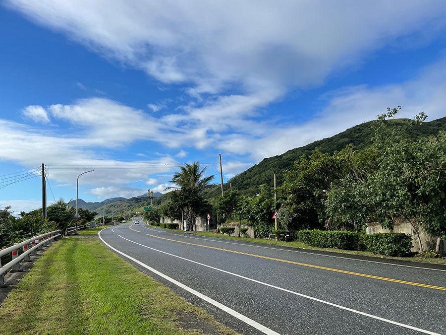 山と海を眺めながら、花蓮の沿岸部を進みます。美しい車窓が続きます。