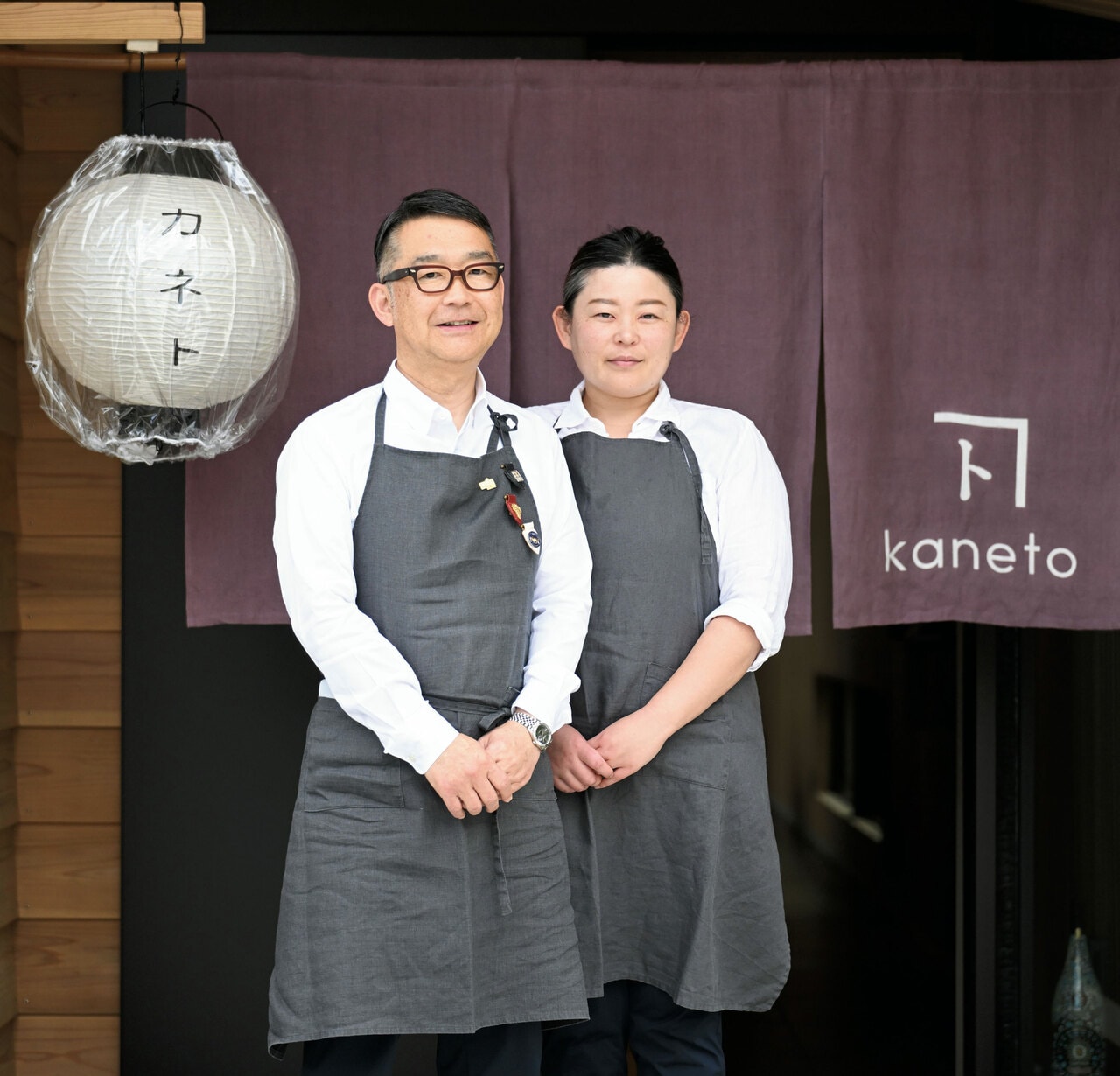 水飼さんご夫婦。智子さんがシェフを務め、お二人の息ぴったりなサービスとアットホームな雰囲気も魅力のひとつ。