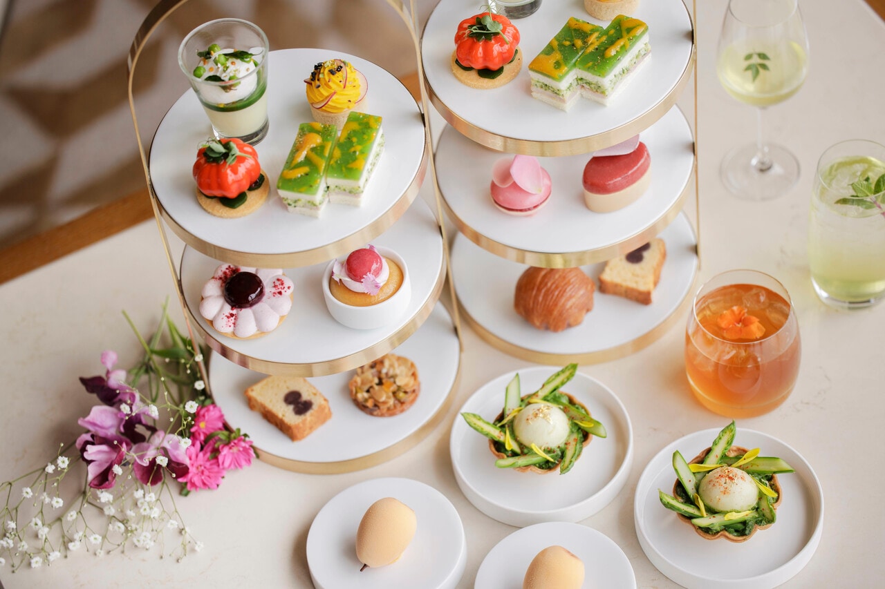「フランス初夏のアフタヌーンティー」のイメージ。平日1名8,300円～、週末・祝日 9,300円～（ともに税・サ込）、要予約。提供期間／～2026年7月12日（日）まで。