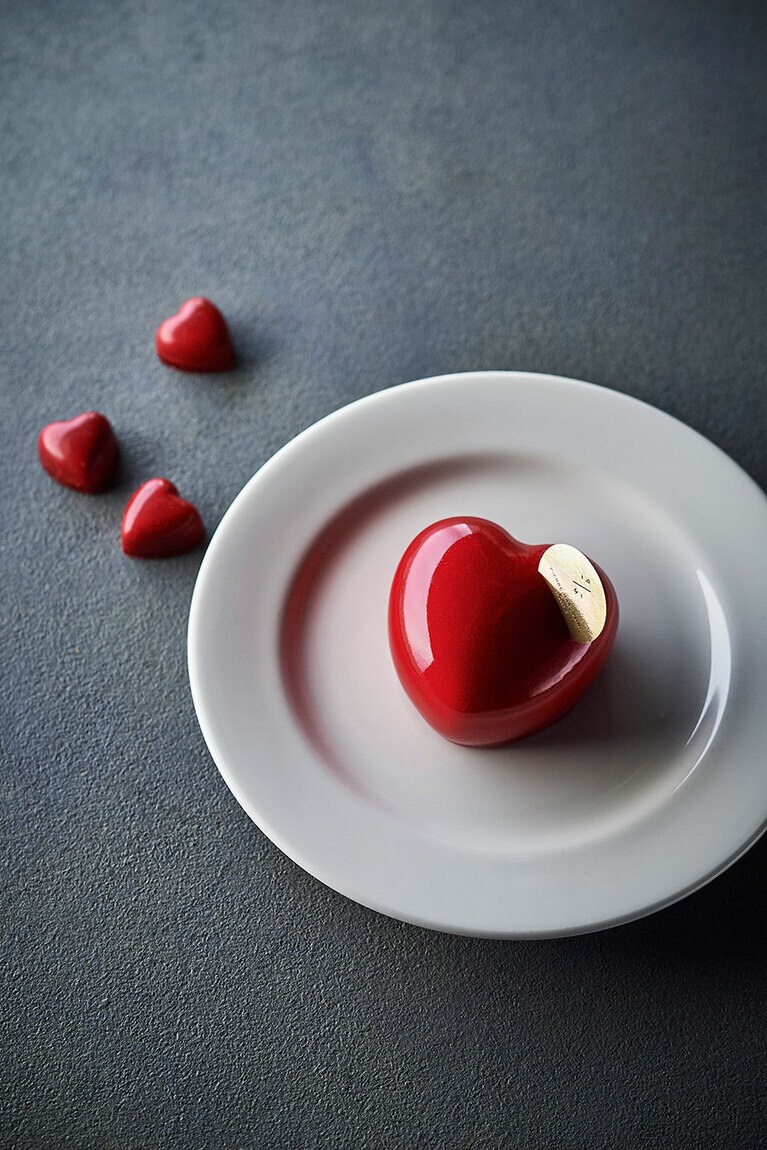 ガトー クール フランボワーズ 約6センチ 972円。※数量限定。ホワイトデー時期に販売された。次回は母の日を予定(ドリンクセット 1,720円～)。