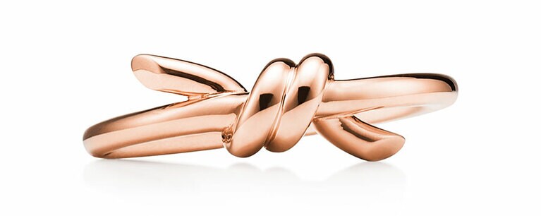 ティファニー ノット リング 135,300円。