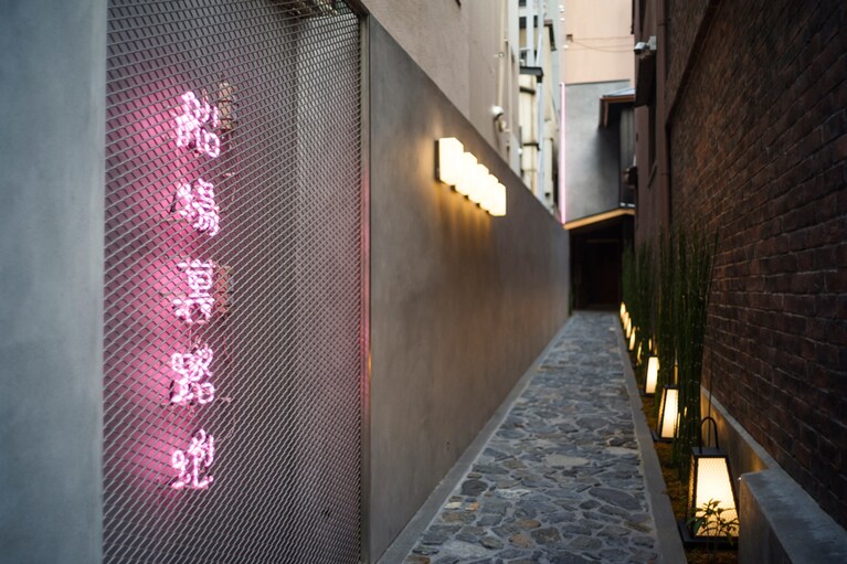 「船場裏路地」への入り口。「W大阪」とはまた違った異世界感あり！