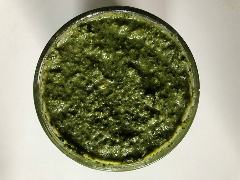 できあがった「ハーブ・ペースト」。