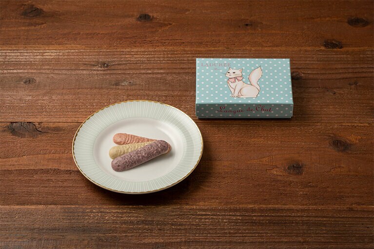 「ラング・ド・シャ フリュイ・ルージュ」20枚入 2,862円／ラデュレ