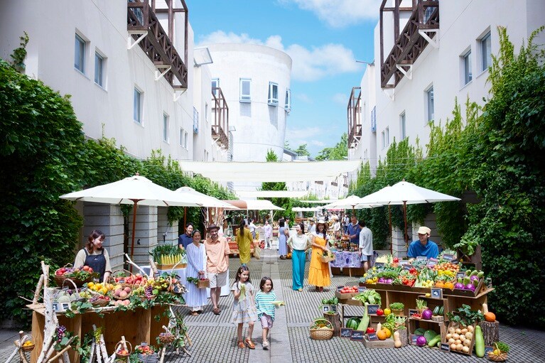 多彩なカフェやショップ、ポップアップも楽しい全長160メートルの「ピーマン通り」。