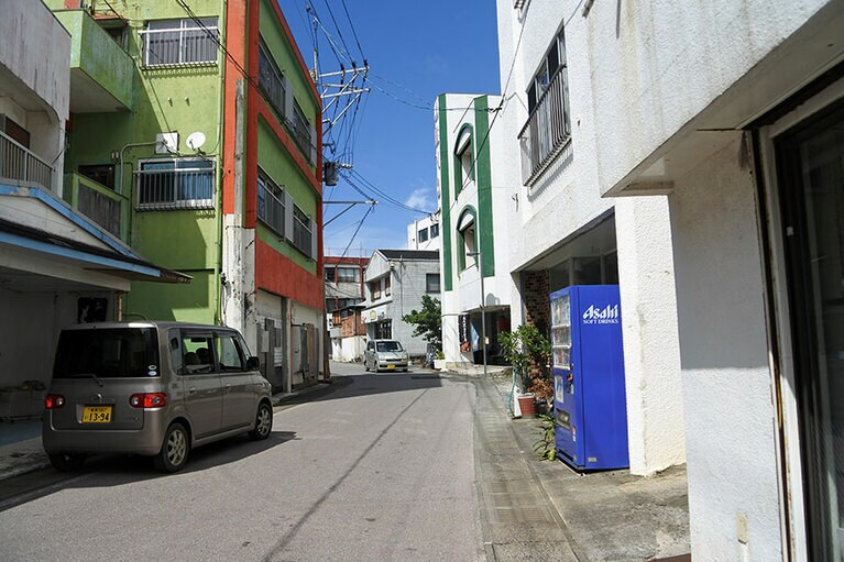 人通りがない昼間の銀座通り。