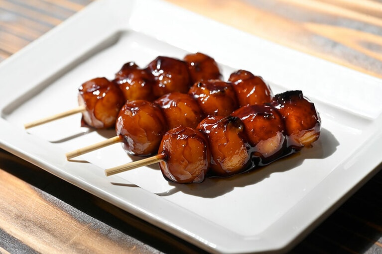 みたらし団子1本 190円。