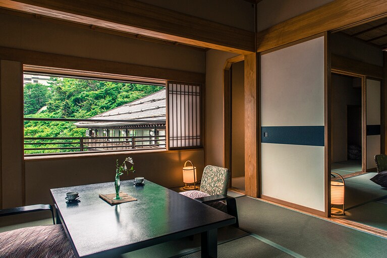 深山荘 高見屋［山形／蔵王温泉］次の間付き和室の客室。