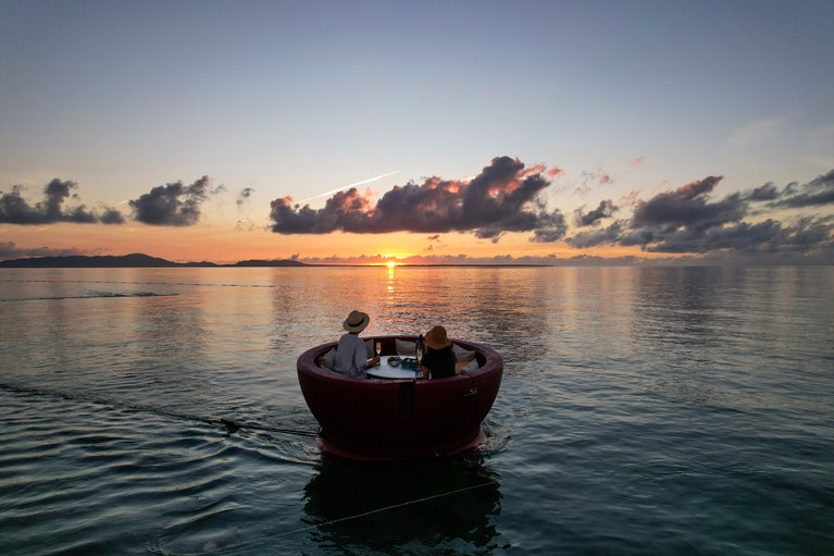 4代目「朝焼け海上ラウンジ」。見た目以上に安定感がある。