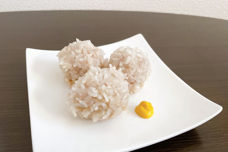 もち米をまとわせた食べ応えある肉団子。