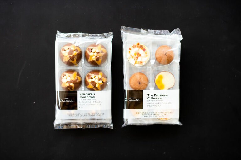 「ビリオネアズ ショートブレッド」、右が「パティスリーコレクション」。どちらも6個入り、各850円。