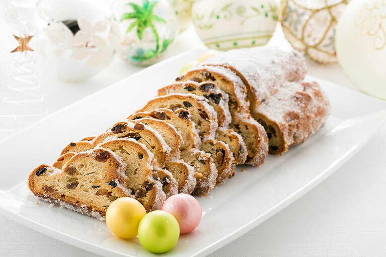 ザ・カハラ特製クリスマスシュトーレン 一斤(約30cm) 29ドル。