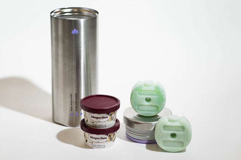 左：氷点下キープシリンダー・サーモテクト 5,900円、右：倍速凍結・氷点下パック コンパクト(2pcs) 1,180円／LOGOS(ロゴス)