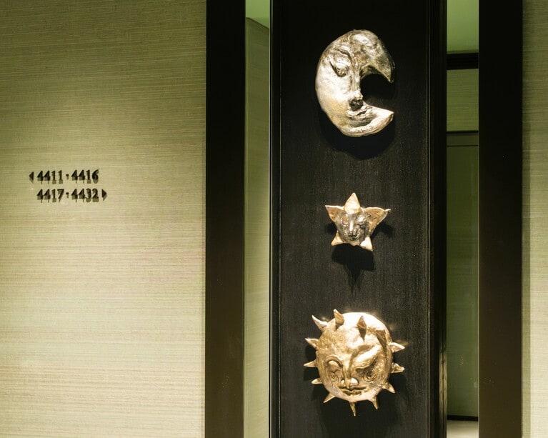 随所に配された結城美栄子氏のアートを目にして「ここに帰ってきた」と実感。このたび新作も加わりました。