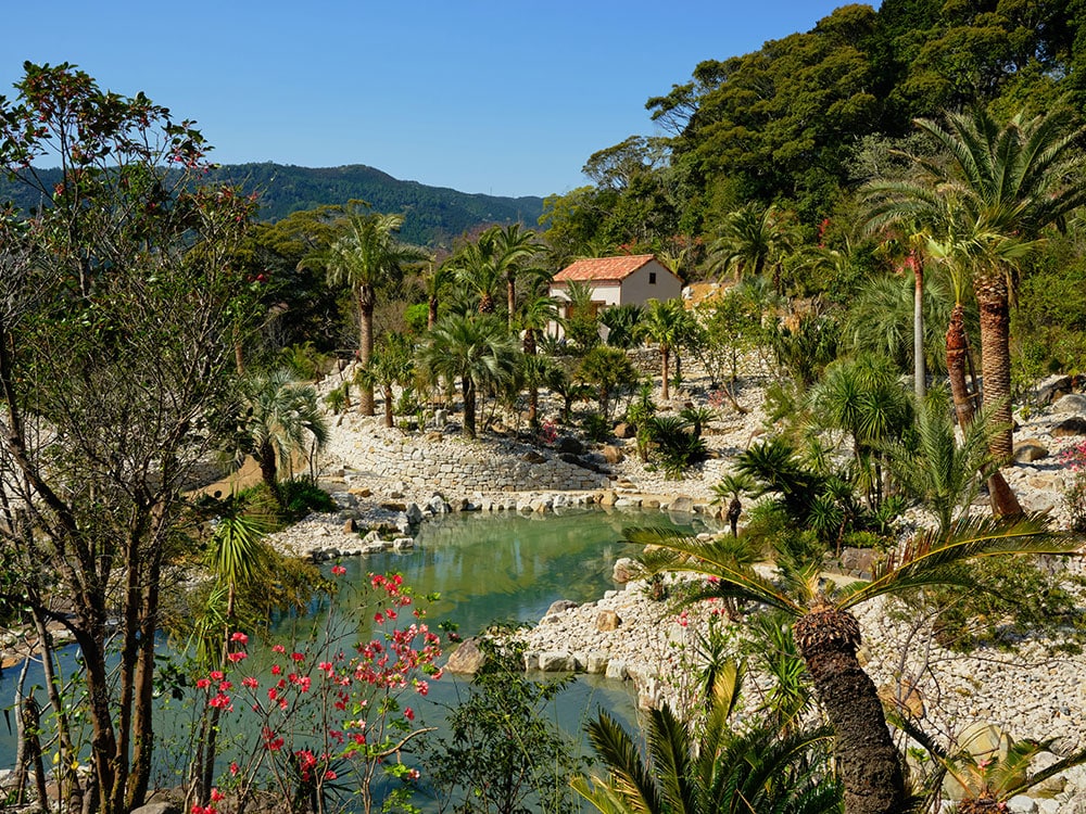 モネの作品から発想した、オリジナルの「ボルディゲラの庭」。ボルディゲラはモネがルノワールと旅した地中海の地名。