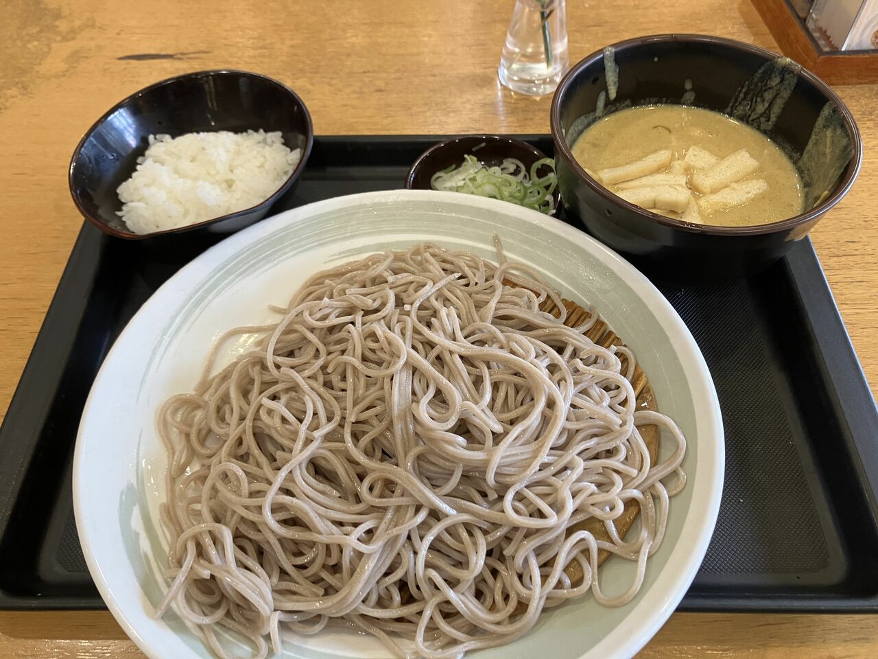 「蕎麦屋本気のカレーつけ麺」(780円)黄色いカレーver