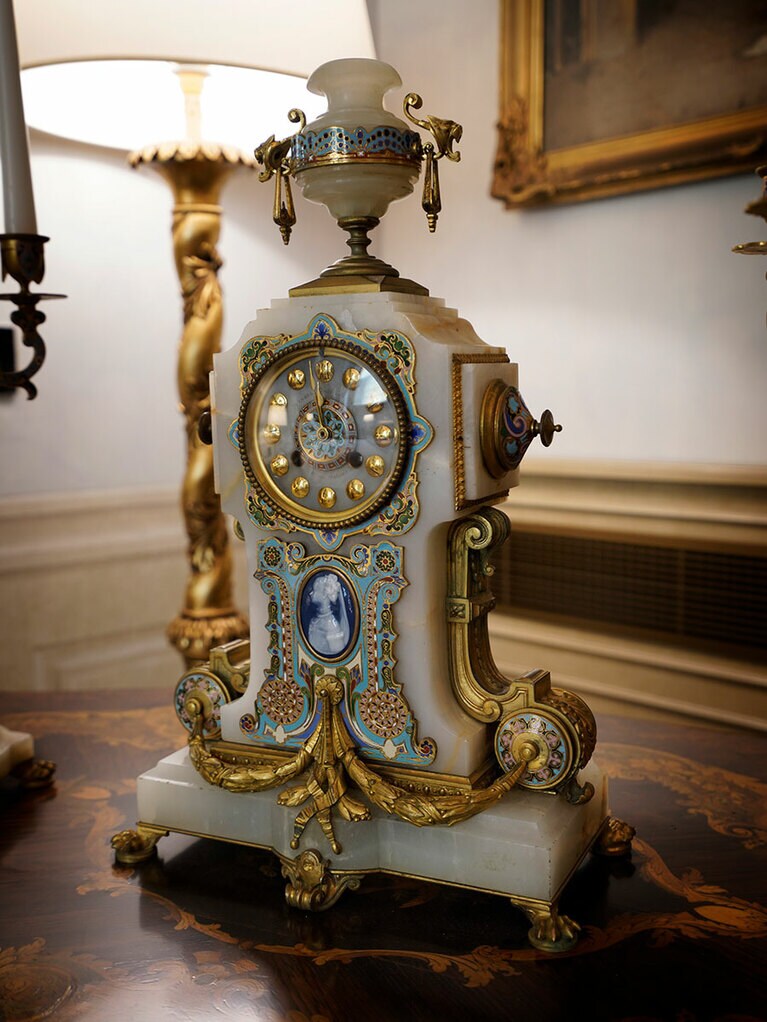 客室の調度品もお宝揃い。