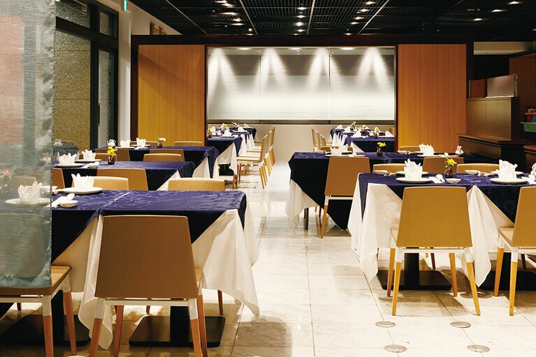 ホテル地下1階、中国料理「桃李」の店内。