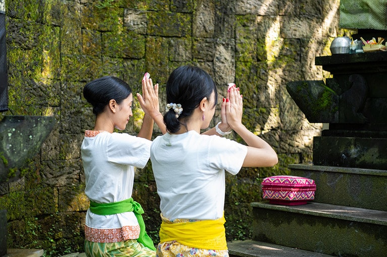 バリヒンドゥーであるスタッフは、毎日この寺院に参拝するという。