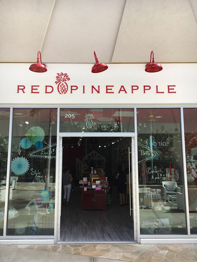 場所はクレア・ド・ルーンのお向かいです。