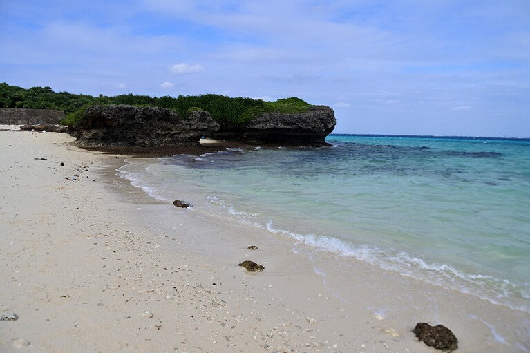 訪れる人もまばらな、穴場のフナクスビーチ。