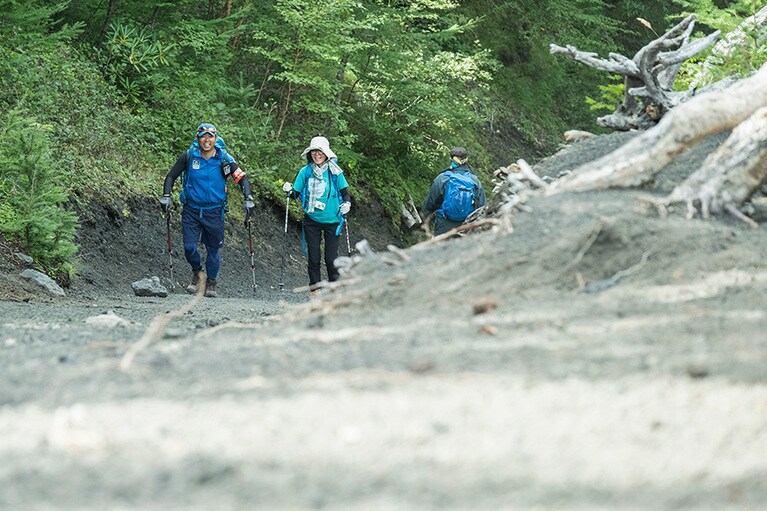 六合目までは登りやすい道が続く。だからといって、ペースを上げず、ゆっくり、ゆっくり。