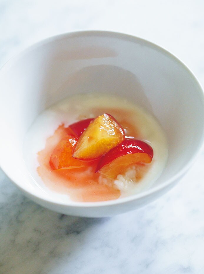 コースの最後に供される甘酒果実ヨーグルト。