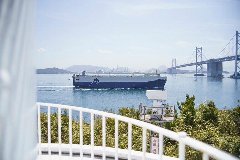瀬戸内海を往来する船舶もよく見える。