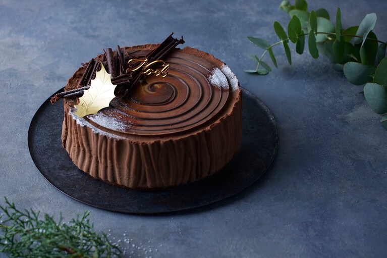 「ブッシュドノエル ティラミス”Kirikabu“」（限定10台）16,000円。直径21cm×高さ10cm。アルコール使用。