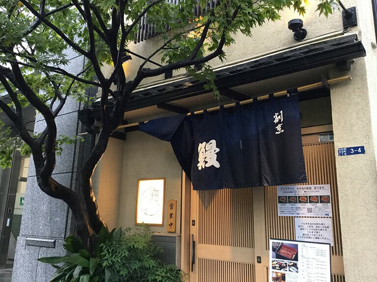 最寄り駅は三越前。