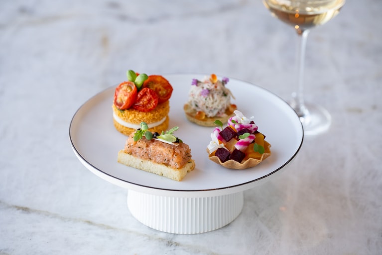 コールドセイボリーとウェルカムティー「念 柚子と玄米茶のスパークリングティー」