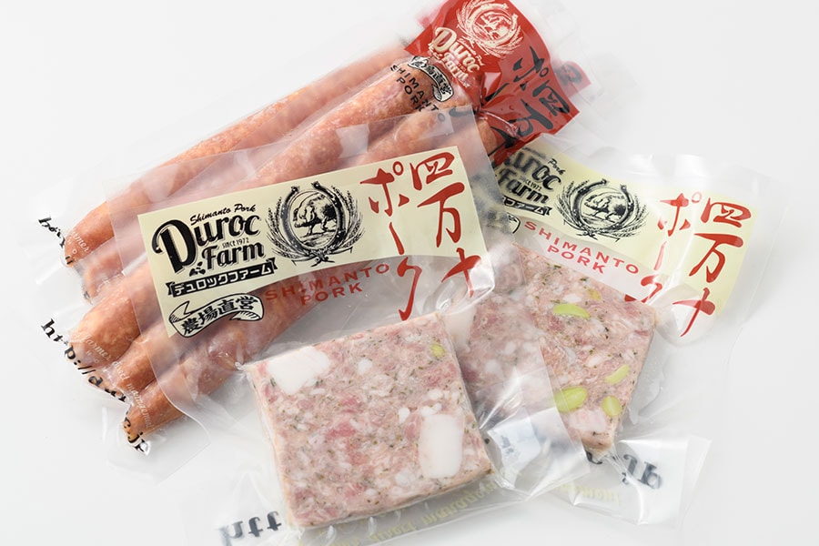 【高知県】デュロックファームの「四万十ポークのあらびきソーセージ」460円(120g)、「パテ・ド・デュロック」325円(50g)。