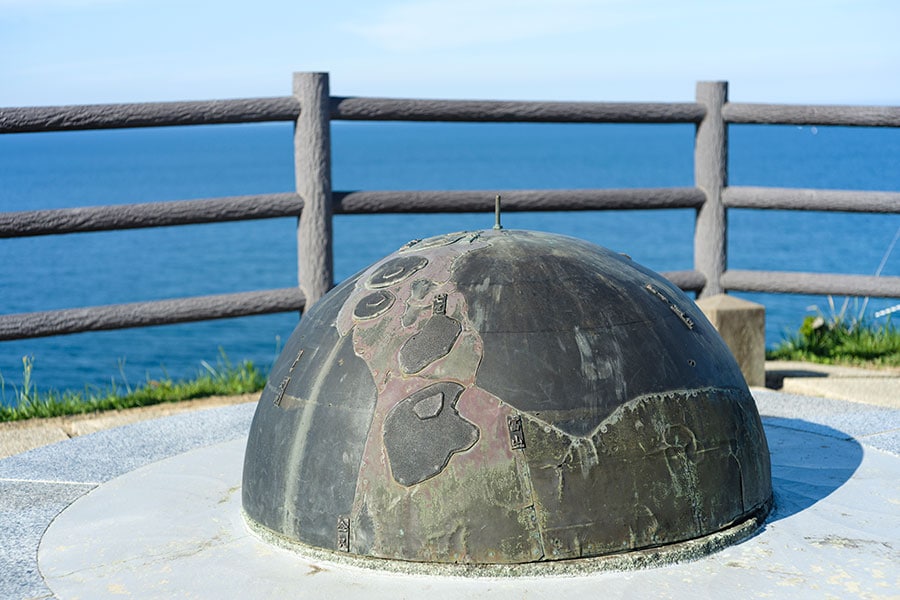 能登半島をかたどった地球儀のようなオブジェも。