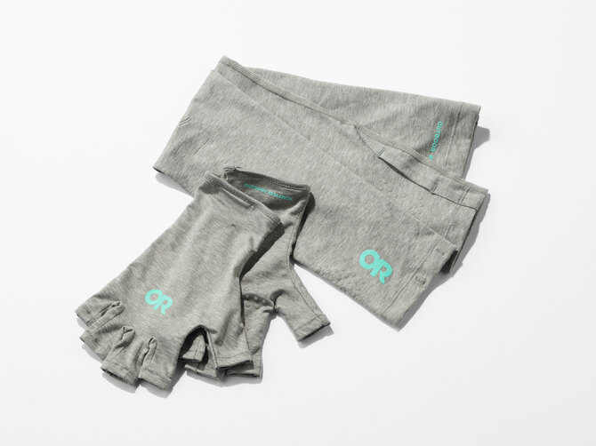 アウトドアリサーチ“アクティブアイス サングローブ”／4,400円、“アクティブアイス サンスローブ”／スローブ 5,500円。