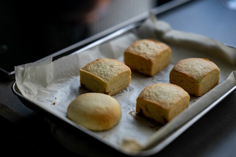 和洋のお菓子を楽しめる。