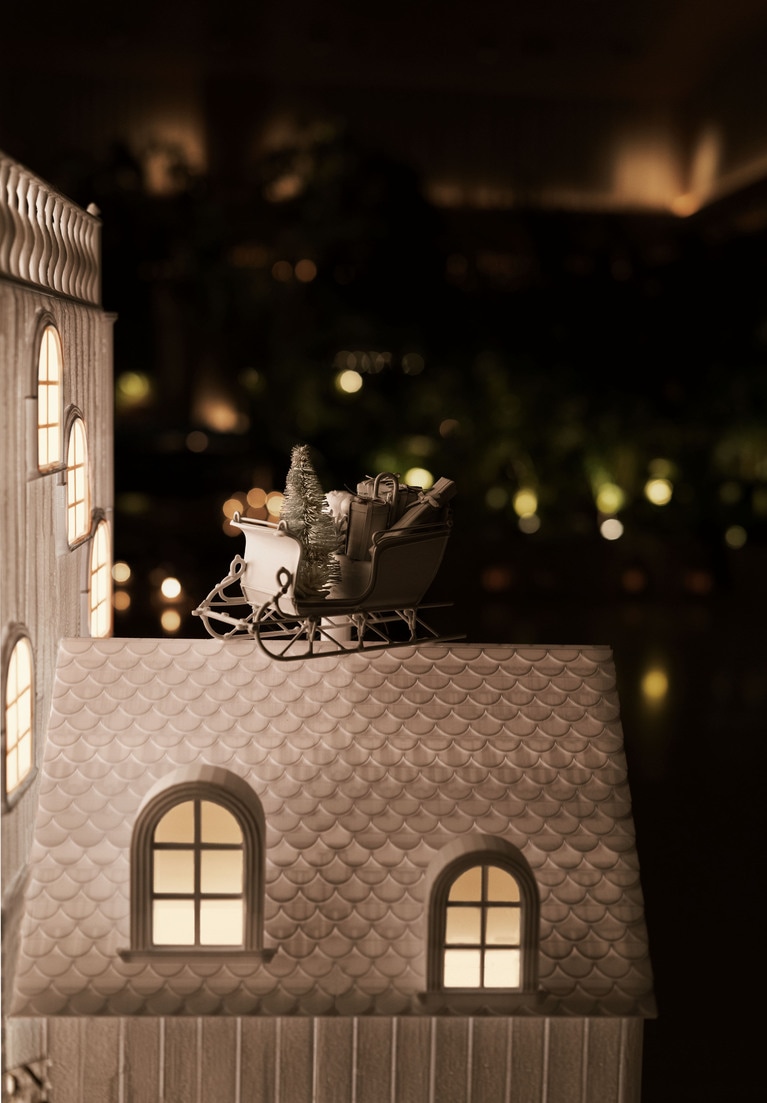 東京エディション虎ノ門のツリー。屋根の精巧な細工にびっくり！