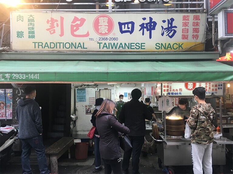 ノスタルジックな雰囲気の外観。