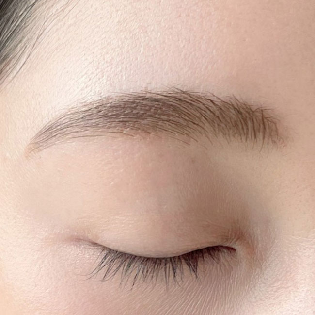 アイブロウカラーを塗った後。