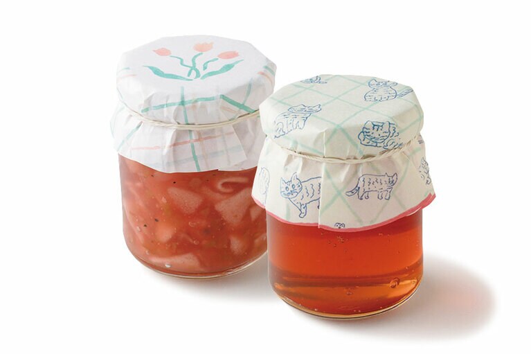 左から：紅玉とバラの蜜、秋映と黒胡椒のジャム 各150g 900円／TORAJAM