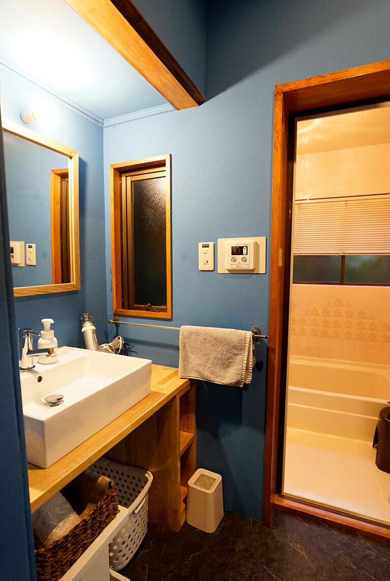 バスルームは全面改装されていて快適だ。