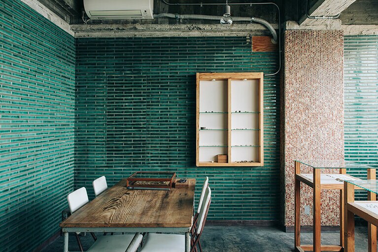 4階の海側にあるギャラリー「anikulapo」。