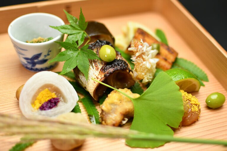 妙見石原荘［鹿児島／妙見温泉］季節感いっぱいの料理一例。