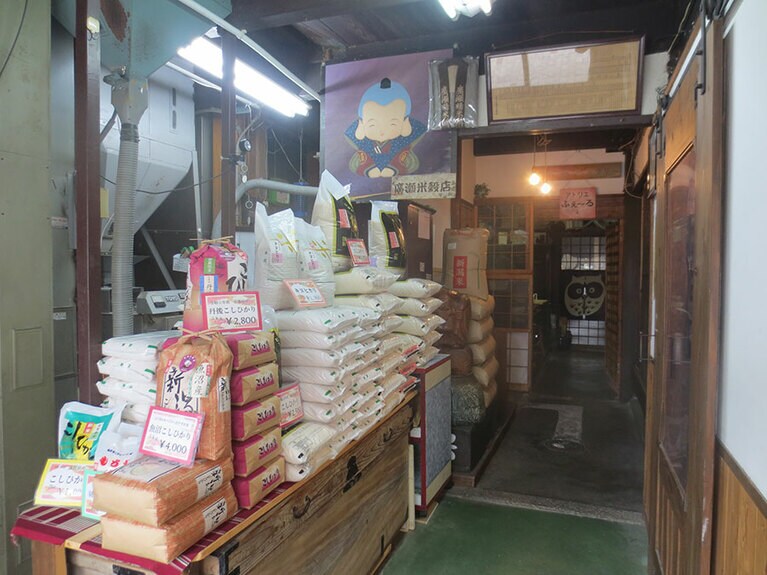 お米屋さんの店内。