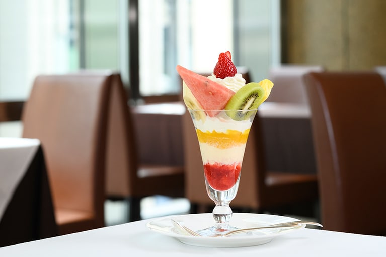 千疋屋スペシャルパフェ 2.750円。