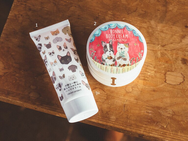 1：犬猫と一緒に暮らす人のためのハンドクリーム 50g 2,420円／HBAH project
2：ロニーボディクリームS&M 100g 2,420円／マッサンペットフーズ