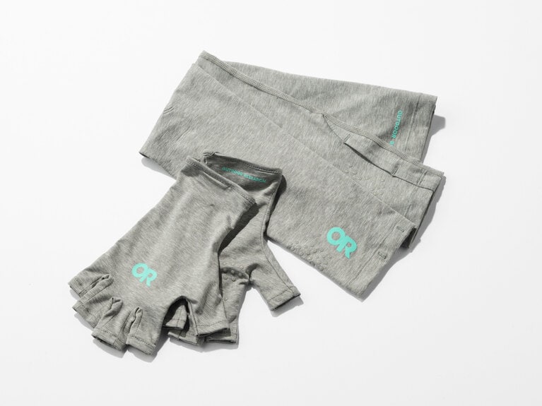 アウトドアリサーチ“アクティブアイス サングローブ”／4,400円、“アクティブアイス サンスローブ”／スローブ 5,500円。